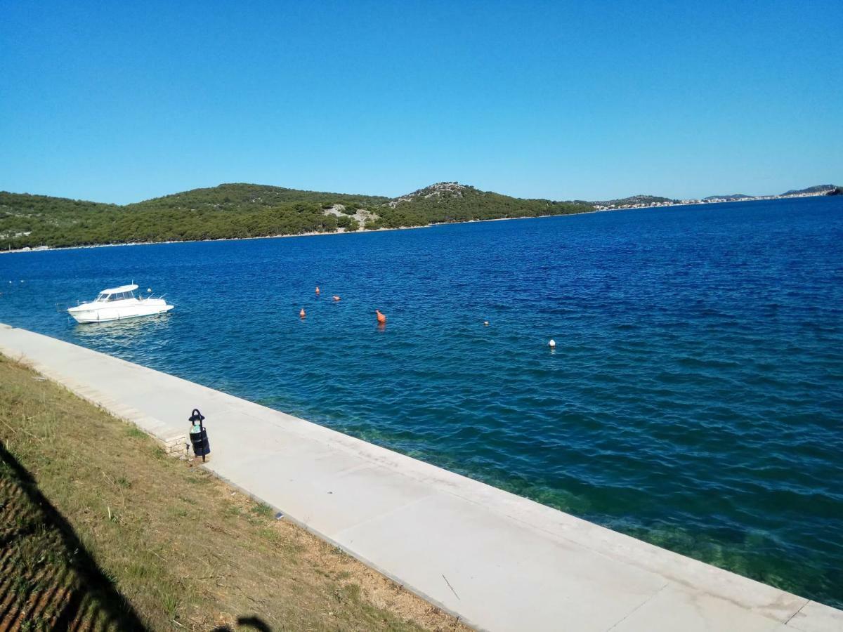 Apartman Slava Tisno Esterno foto