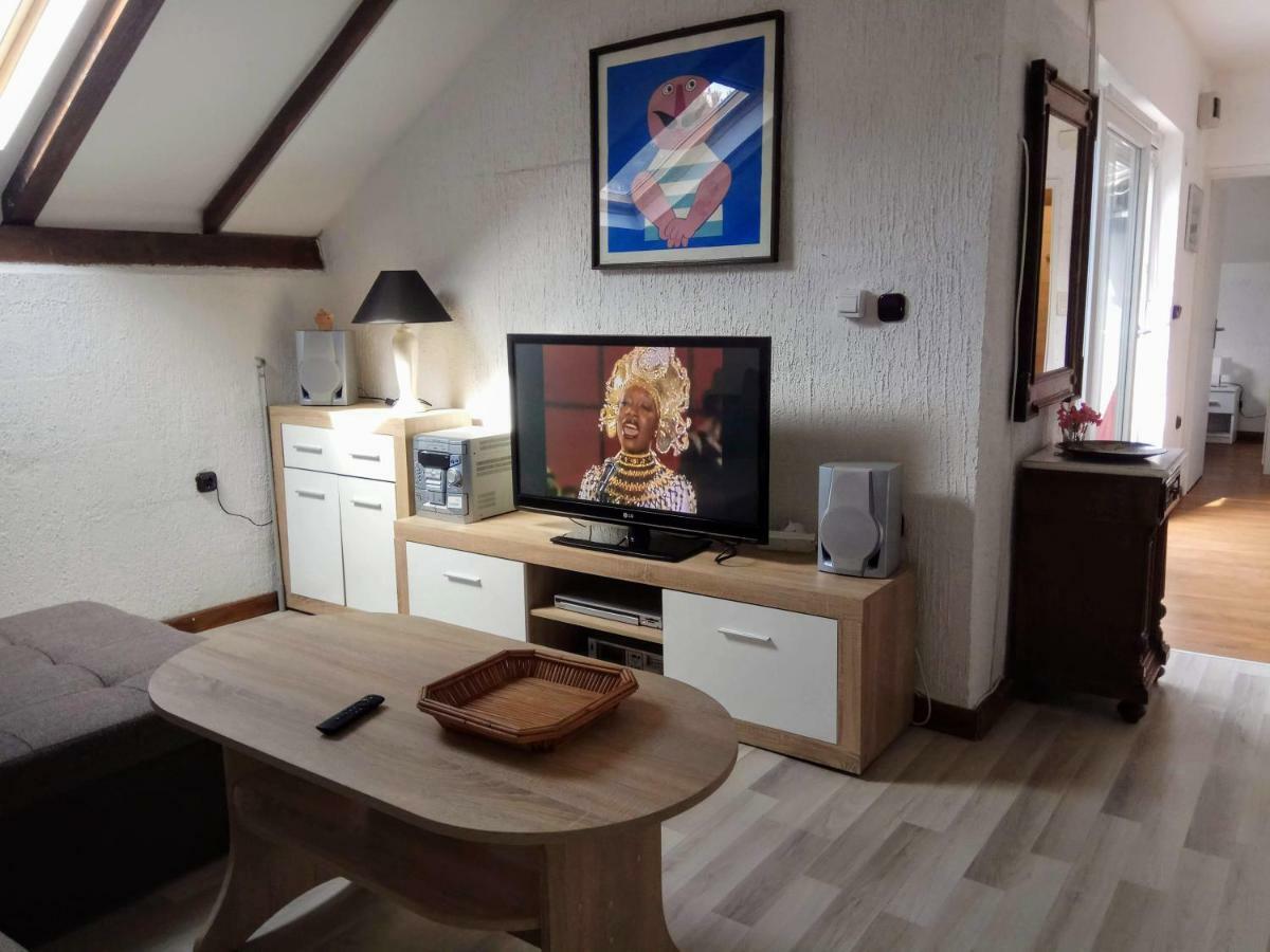 Apartman Slava Tisno Esterno foto