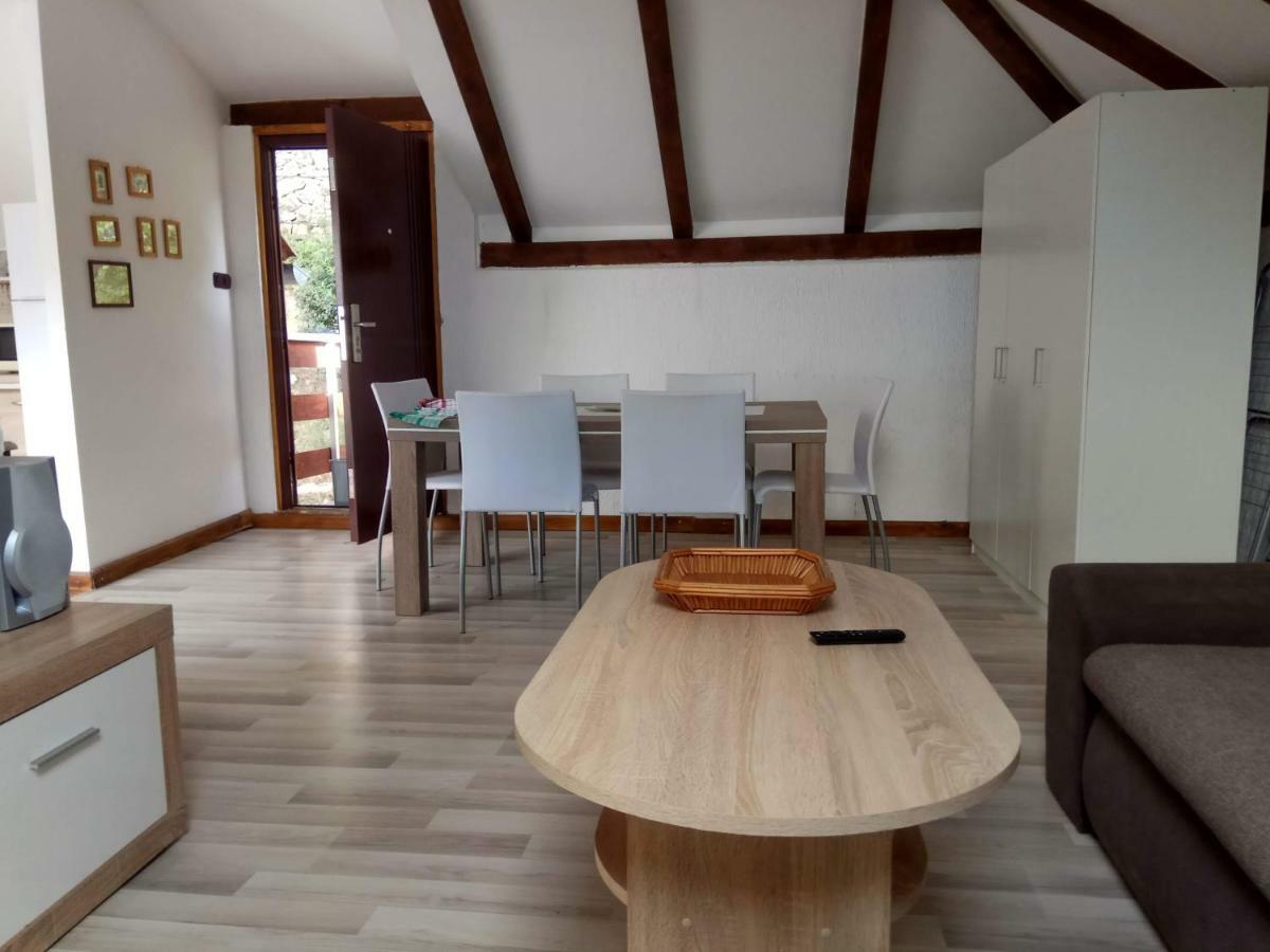 Apartman Slava Tisno Esterno foto