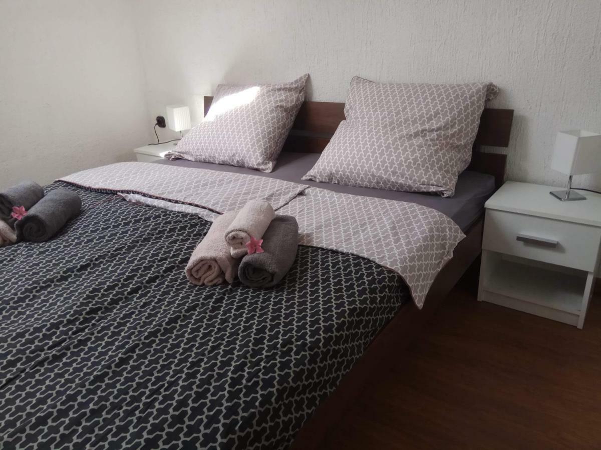 Apartman Slava Tisno Esterno foto