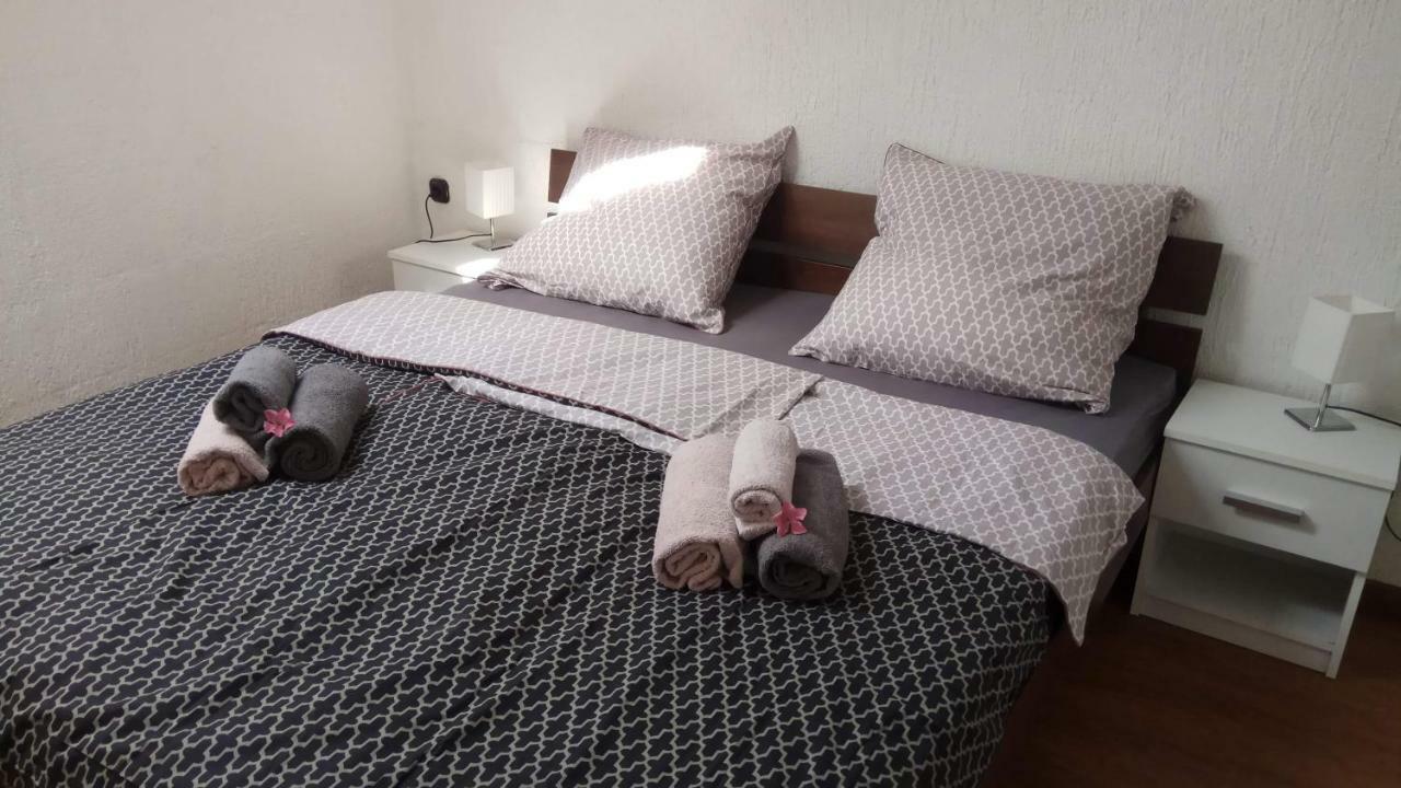 Apartman Slava Tisno Esterno foto