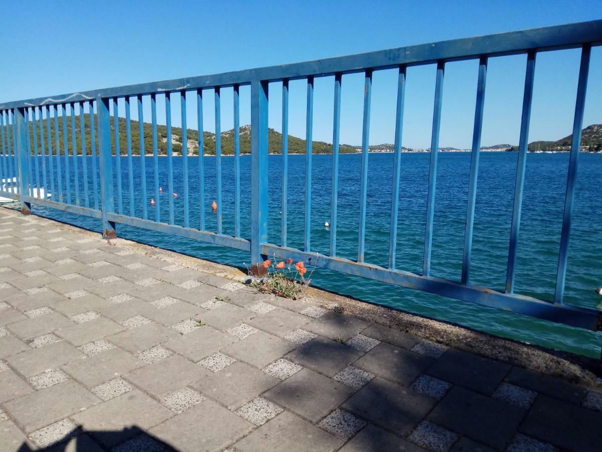 Apartman Slava Tisno Esterno foto