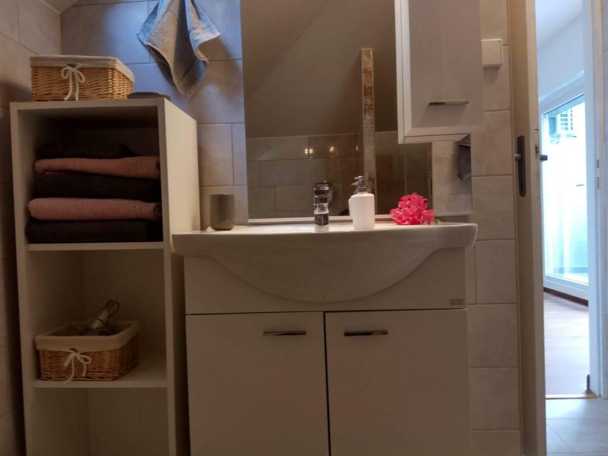 Apartman Slava Tisno Esterno foto