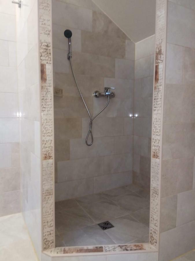 Apartman Slava Tisno Esterno foto