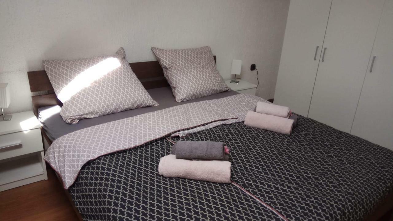 Apartman Slava Tisno Esterno foto